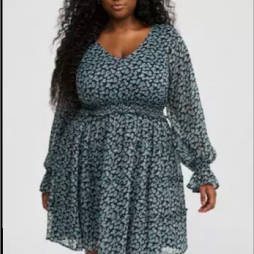 Torrid Plus Size Black Floral V-Neck Long Sleeve Dress Size 0